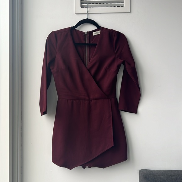 Abercrombie and Fitch Maroon Romper Size 00 Like New - Picture 4 of 6